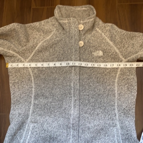 The North Face women’s crescent gray zip up - Picture 9 of 9